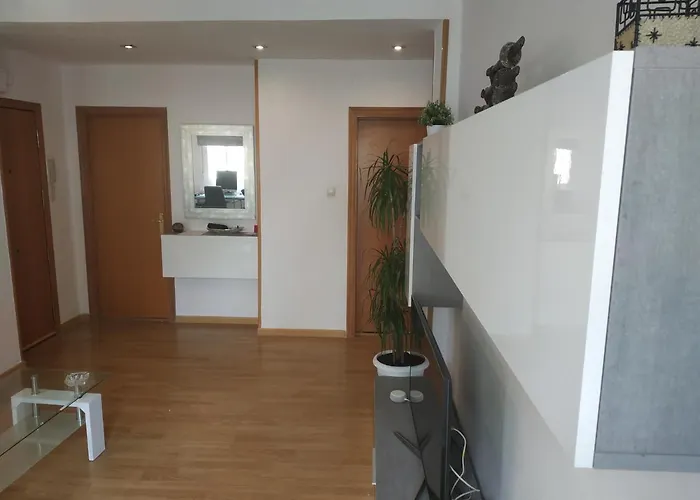 Bedroom To Rent In The Beach